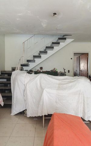 Casa à venda com 176m², 3 quartos e 3 vagas Casa à venda com 176m², 3 quartos e 3 vagasSala