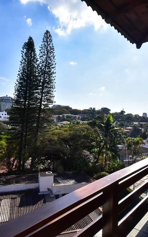 Casa à venda com 518m², 5 quartos e 4 vagasVaranda da Suíte 3