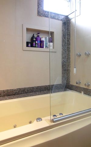 Apartamento à venda com 281m², 4 quartos e 3 vagasBanheiro da Suíte 2