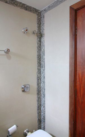 Apartamento à venda com 281m², 4 quartos e 3 vagasBanheiro da Suíte 2