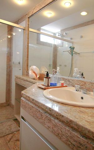 Apartamento à venda com 281m², 4 quartos e 3 vagasBanheiro