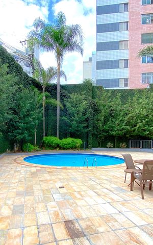 Apartamento à venda com 281m², 4 quartos e 3 vagas Apartamento à venda com 281m², 4 quartos e 3 vagasÁrea comum - Piscina