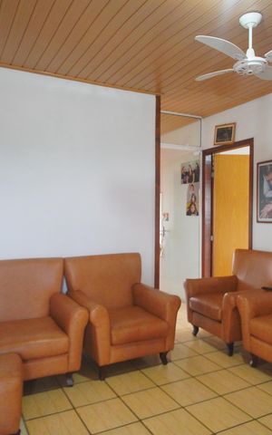Casa à venda com 320m², 2 quartos e 3 vagasSala