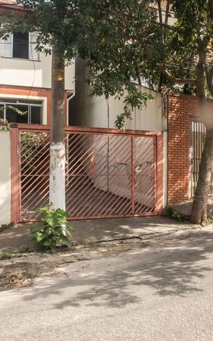 Casa à venda com 105m², 3 quartos e 2 vagasFachada