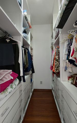 Casa de condomínio à venda com 260m², 5 quartos e 3 vagasCloset da suíte