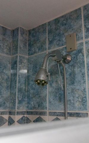 Casa à venda com 220m², 4 quartos e 2 vagas Casa à venda com 220m², 4 quartos e 2 vagasBanheiro /Suite 1