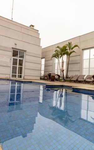 Apartamento à venda com 147m², 2 quartos e 2 vagas Apartamento à venda com 147m², 2 quartos e 2 vagasÁrea comum - Piscina