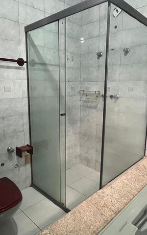 Casa à venda com 329m², 4 quartos e 6 vagasBanheiro da Suíte 1