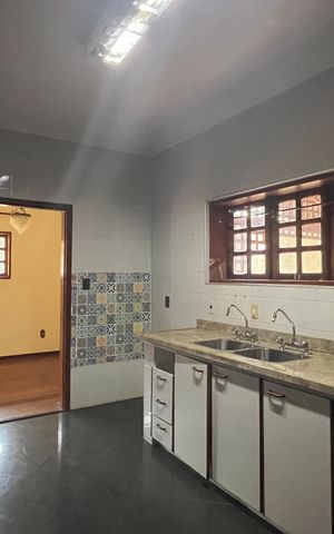 Casa à venda com 329m², 4 quartos e 6 vagasCozinha