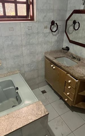 Casa à venda com 329m², 4 quartos e 6 vagasBanheiro da Suíte 1