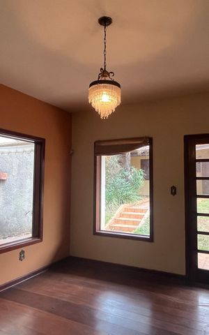 Casa à venda com 329m², 4 quartos e 6 vagasSala