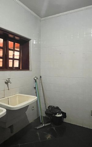 Casa à venda com 329m², 4 quartos e 6 vagasÁrea de Serviço