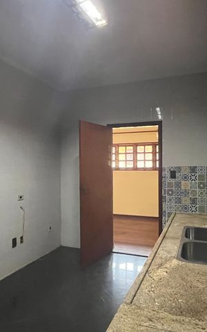 Casa à venda com 329m², 4 quartos e 6 vagasCozinha