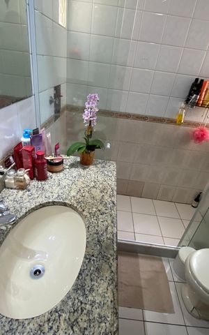 Casa à venda com 360m², 5 quartos e 4 vagas Casa à venda com 360m², 5 quartos e 4 vagasBanheiro Suite