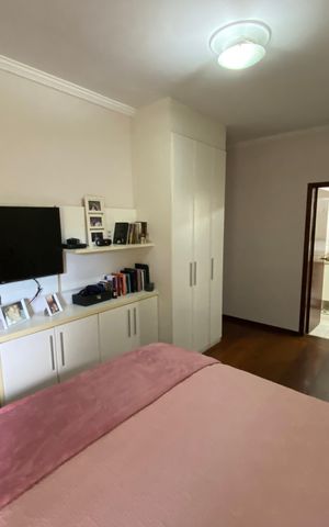Casa à venda com 360m², 5 quartos e 4 vagas Casa à venda com 360m², 5 quartos e 4 vagas Suite