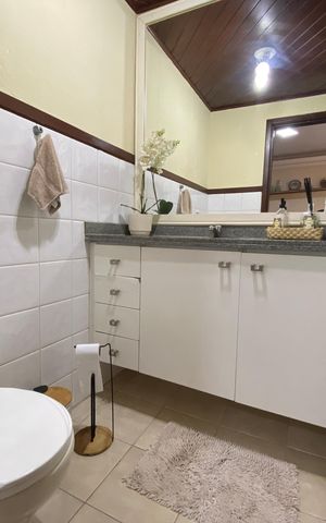 Casa à venda com 360m², 5 quartos e 4 vagas Casa à venda com 360m², 5 quartos e 4 vagasLavabo