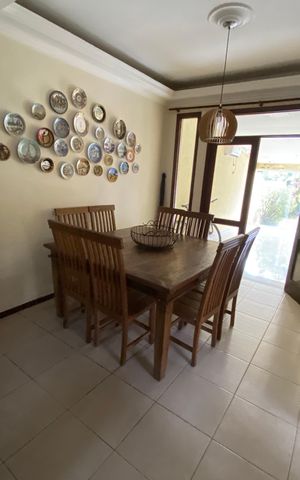 Casa à venda com 360m², 5 quartos e 4 vagas Casa à venda com 360m², 5 quartos e 4 vagasSala
