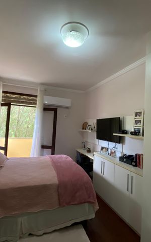 Casa à venda com 360m², 5 quartos e 4 vagas Casa à venda com 360m², 5 quartos e 4 vagas Suite