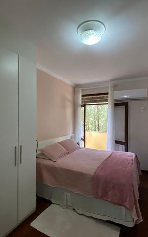 Casa à venda com 360m², 5 quartos e 4 vagas Casa à venda com 360m², 5 quartos e 4 vagas Suite