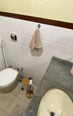 Casa à venda com 360m², 5 quartos e 4 vagas Casa à venda com 360m², 5 quartos e 4 vagasLavabo