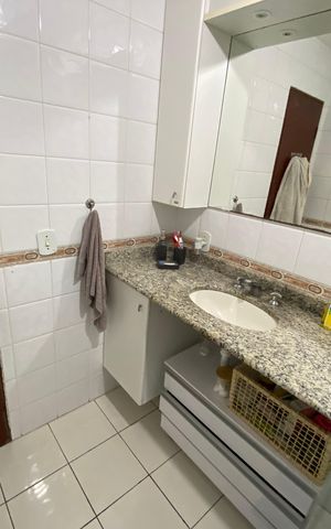 Casa à venda com 360m², 5 quartos e 4 vagas Casa à venda com 360m², 5 quartos e 4 vagasBanheiro 2