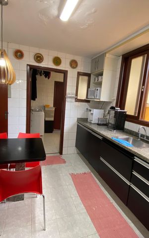Casa à venda com 360m², 5 quartos e 4 vagas Casa à venda com 360m², 5 quartos e 4 vagasCozinha