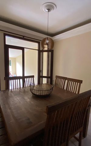 Casa à venda com 360m², 5 quartos e 4 vagas Casa à venda com 360m², 5 quartos e 4 vagasSala