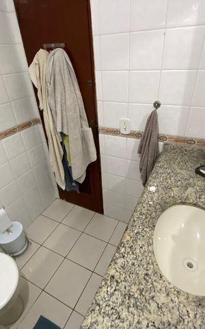 Casa à venda com 360m², 5 quartos e 4 vagas Casa à venda com 360m², 5 quartos e 4 vagasBanheiro 2