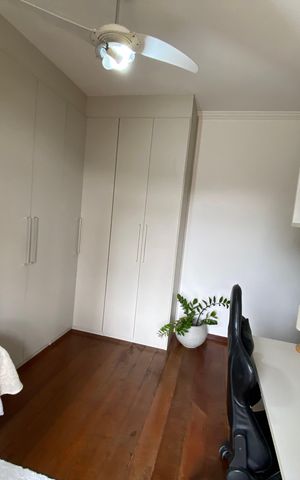 Casa à venda com 360m², 5 quartos e 4 vagas Casa à venda com 360m², 5 quartos e 4 vagasQuarto 2