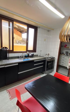 Casa à venda com 360m², 5 quartos e 4 vagas Casa à venda com 360m², 5 quartos e 4 vagasCozinha
