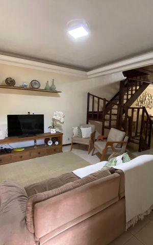 Casa à venda com 360m², 5 quartos e 4 vagas Casa à venda com 360m², 5 quartos e 4 vagasSala