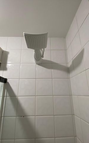 Casa à venda com 360m², 5 quartos e 4 vagas Casa à venda com 360m², 5 quartos e 4 vagasBanheiro 2