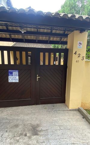 Casa à venda com 360m², 5 quartos e 4 vagas Casa à venda com 360m², 5 quartos e 4 vagasFachada