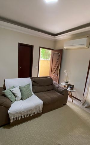 Casa à venda com 360m², 5 quartos e 4 vagas Casa à venda com 360m², 5 quartos e 4 vagasSala