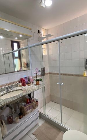 Casa à venda com 360m², 5 quartos e 4 vagas Casa à venda com 360m², 5 quartos e 4 vagasBanheiro Suite