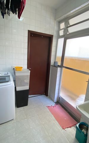 Casa à venda com 360m², 5 quartos e 4 vagas Casa à venda com 360m², 5 quartos e 4 vagasÁrea de Serviço