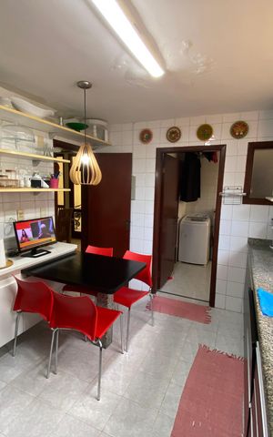 Casa à venda com 360m², 5 quartos e 4 vagas Casa à venda com 360m², 5 quartos e 4 vagasCozinha