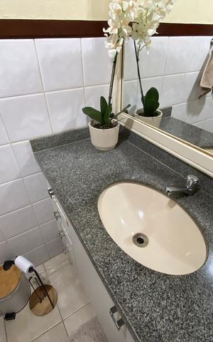 Casa à venda com 360m², 5 quartos e 4 vagas Casa à venda com 360m², 5 quartos e 4 vagasLavabo