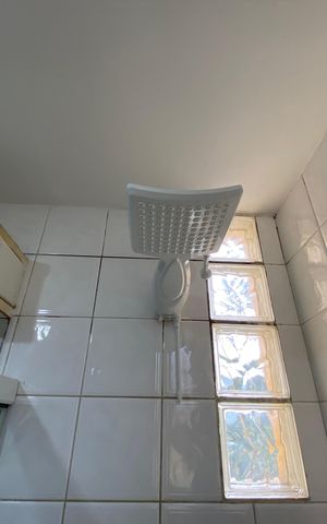Casa à venda com 360m², 5 quartos e 4 vagas Casa à venda com 360m², 5 quartos e 4 vagasBanheiro Suite