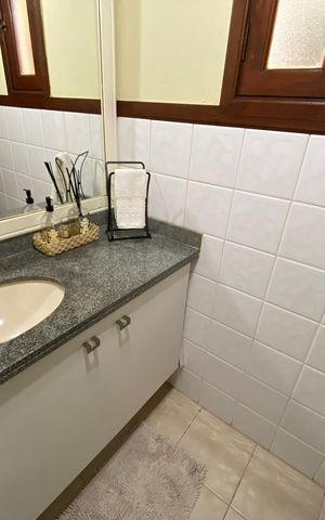 Casa à venda com 360m², 5 quartos e 4 vagas Casa à venda com 360m², 5 quartos e 4 vagasLavabo