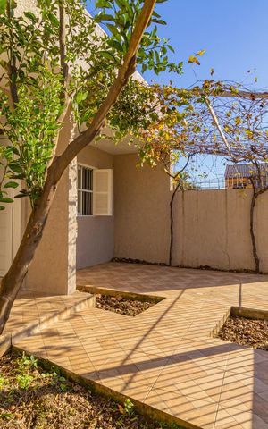 Casa à venda com 350m², 5 quartos e 3 vagas Casa à venda com 350m², 5 quartos e 3 vagasEntrada