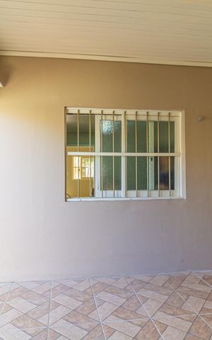 Casa à venda com 350m², 5 quartos e 3 vagas Casa à venda com 350m², 5 quartos e 3 vagasVaranda