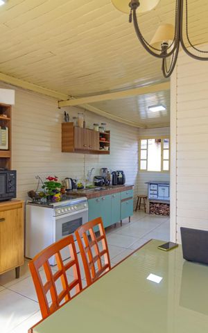 Casa à venda com 350m², 5 quartos e 3 vagas Casa à venda com 350m², 5 quartos e 3 vagasCozinha/Casa 2