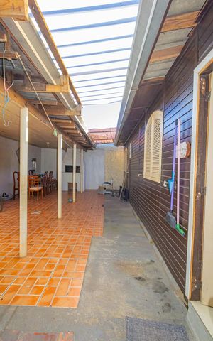 Casa à venda com 350m², 5 quartos e 3 vagas Casa à venda com 350m², 5 quartos e 3 vagasVaranda/Casa 2