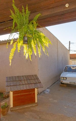 Casa à venda com 350m², 5 quartos e 3 vagas Casa à venda com 350m², 5 quartos e 3 vagasVista da Sala/Casa 2
