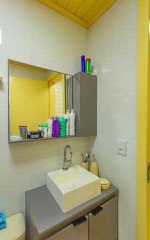Casa à venda com 350m², 5 quartos e 3 vagas Casa à venda com 350m², 5 quartos e 3 vagasBanheiro/Casa 2