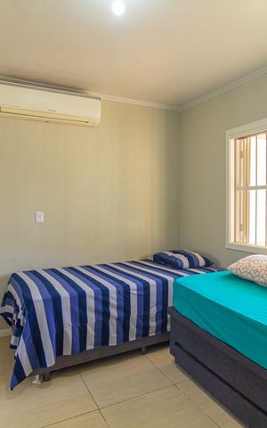 Casa à venda com 350m², 5 quartos e 3 vagas Casa à venda com 350m², 5 quartos e 3 vagasQuarto 1