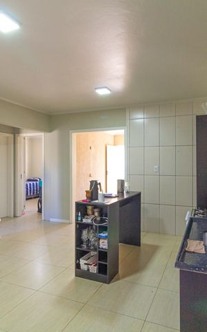 Casa à venda com 350m², 5 quartos e 3 vagas Casa à venda com 350m², 5 quartos e 3 vagasSala/Cozinha