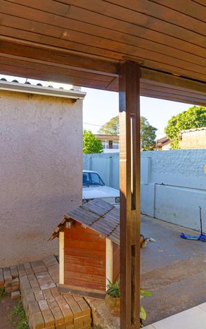 Casa à venda com 350m², 5 quartos e 3 vagas Casa à venda com 350m², 5 quartos e 3 vagasVista do Quarto 1 da Casa 2