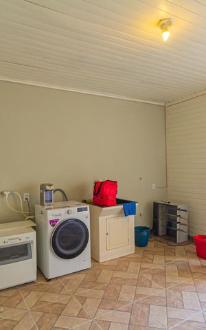 Casa à venda com 350m², 5 quartos e 3 vagas Casa à venda com 350m², 5 quartos e 3 vagasÁrea de Serviço